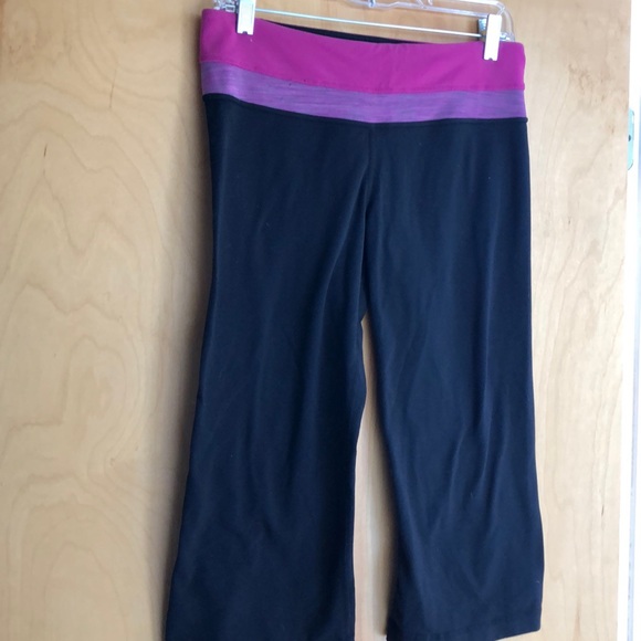 lululemon athletica Pants - Lululemon black cropped reversible leggings